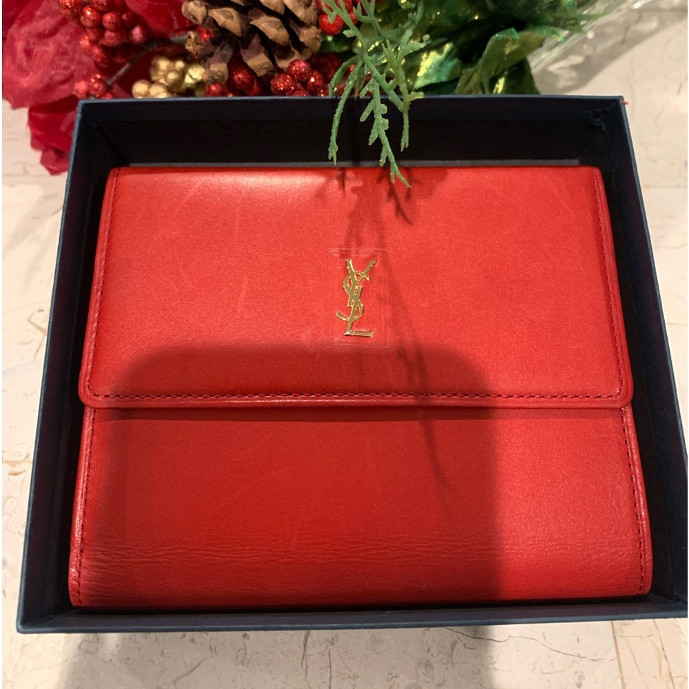 YSL Wallet with kisslock, box, dusk pouch and COA